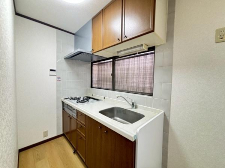 �L�b�`���@�V�X�e���L�b�`���̓K�X������ρi��3�N�O�j�B�O�����t���ŁA���ʂɑ�������̂ŗ������̊��C���ł��܂���