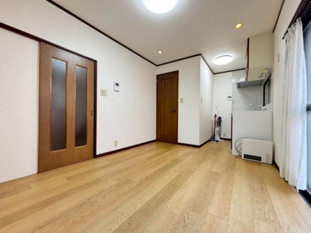 ���r���O�@������Ƃ����f�U�C���̃��r���O�́A�l�X�ȃf�U�C���̃C���e���A���󂯓���Ă���܂���