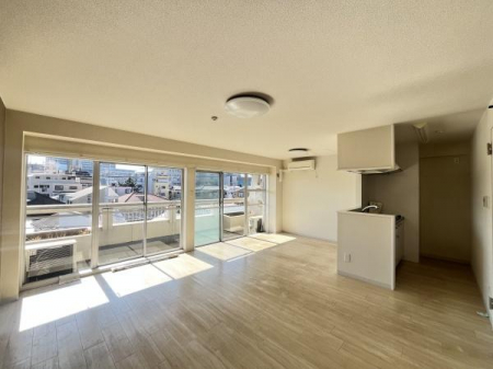 ���r���O�@�k�c�j�F��16���@������ɕt���A��������ʕ��ǍD�ł�