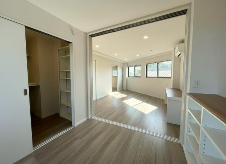 �m���@�Ƌ�̔z�u���R�x�������A���ʂȃ��C�A�E�g���y���߂��ґ�ȗm����