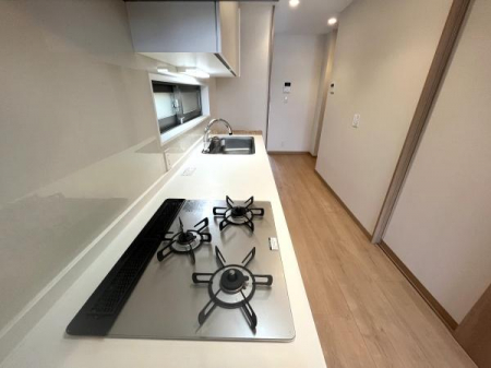 �L�b�`���@��ƃX�y�[�X���m�ۂ���Ă���A�����̂����������K�ɍs���܂��I