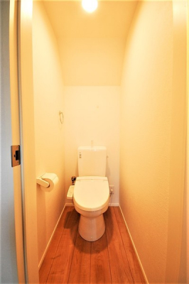 トイレ　1階と3階にトイレがあります♪（撮影のトイレは3階部分です）